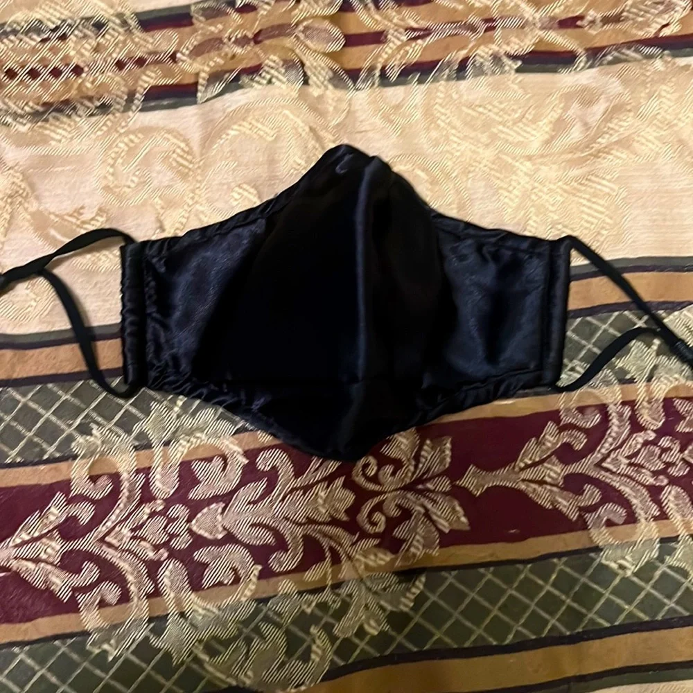 🔥JET BLACK SATIN SHINNY FACE MASK